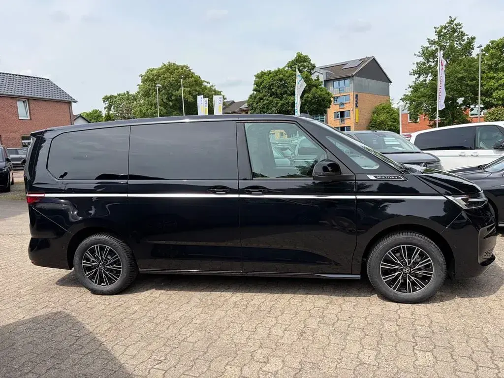 Neu VW Multivan Style 150 PS (110 kW) 2025 Schwarz Van / Kleinbus