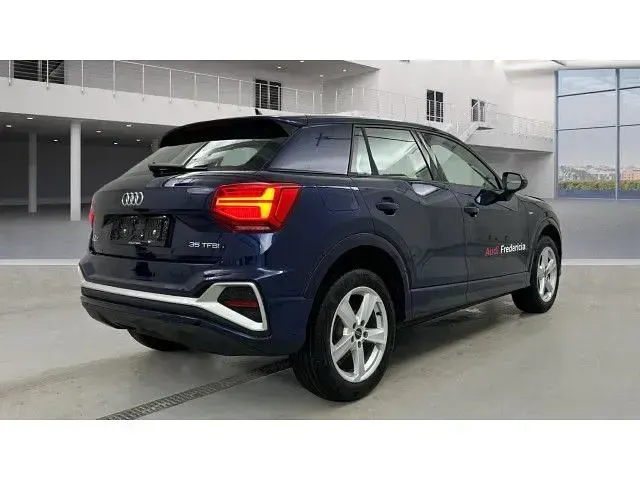 Second-hand Audi Q2 S-Line 150 CP (110 kW) 2025 Albastru SUV