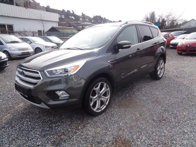 Grau Gebraucht 2016 Ford Kuga Titanium SUV | 12.950 € (Fairer Preis) - Bild 1/3