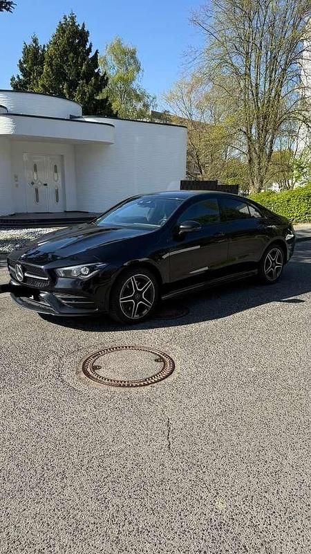 Schwarz Gebraucht 2020 Mercedes CLA250e AMG line Limousine | 22.900 € - Bild 1/4