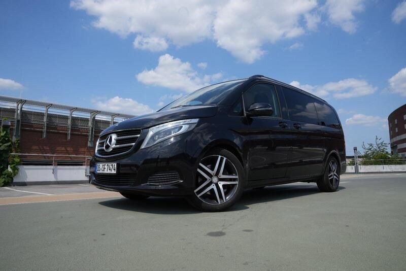 Schwarz Gebraucht 2017 Mercedes V250 Edition Van / Kleinbus | 31.000 € (Fairer Preis) - Bild 1/4