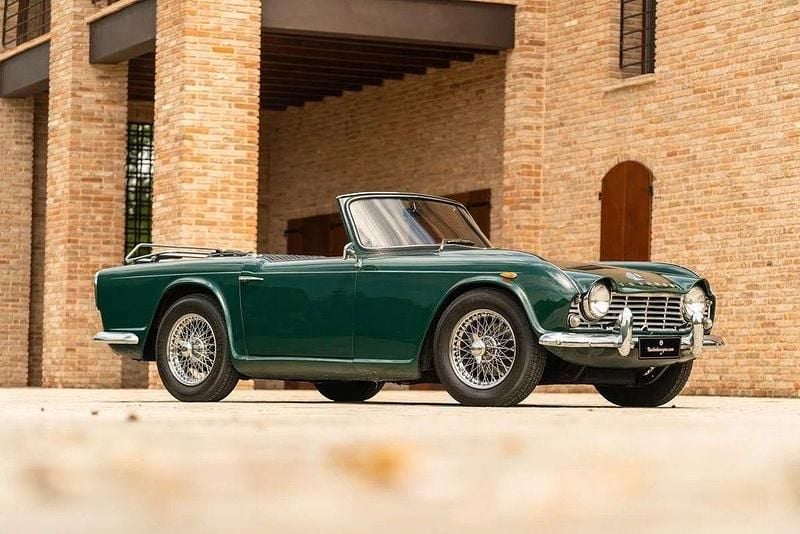 Grün Gebraucht 1964 Triumph TR4 Cabrio | 33.990 € - Bild 1/4