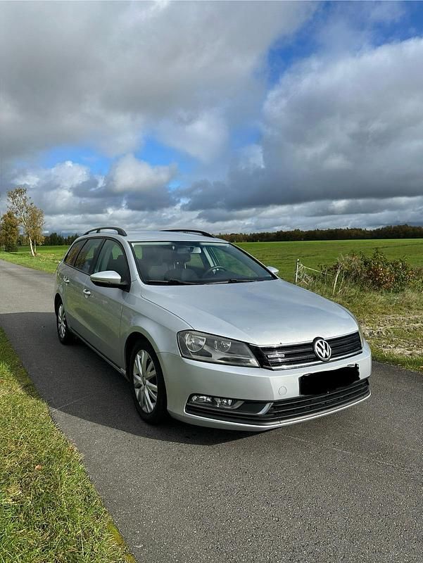 Silber Gebraucht 2012 VW Passat Kombi | 4.400 € (Fairer Preis) - Bild 1/4