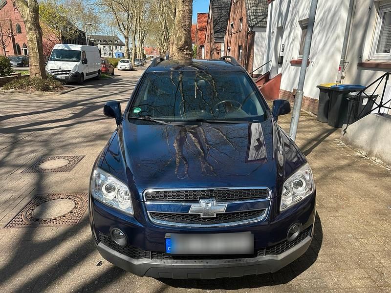Blau Gebraucht 2010 Chevrolet Captiva SUV | 5.699 € (Etwas zu teuer) - Bild 1/4