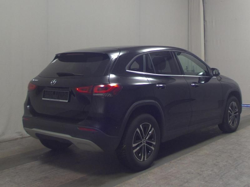 Gebraucht Mercedes GLA200 Progressive 150 PS (110 kW) 2023 Schwarz SUV