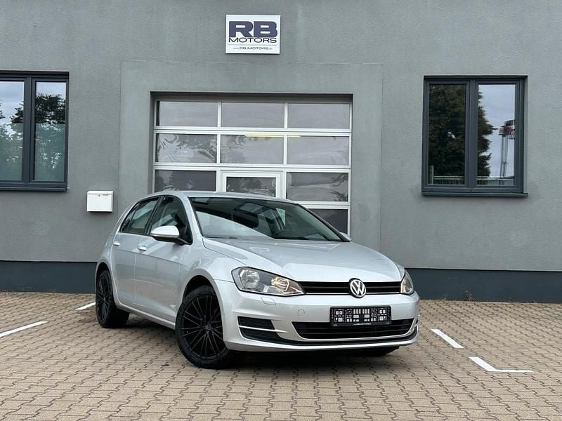 Silber Gebraucht 2015 VW Golf VII Trendline Limousine | 6.980 € (Guter Preis) - Bild 1/4