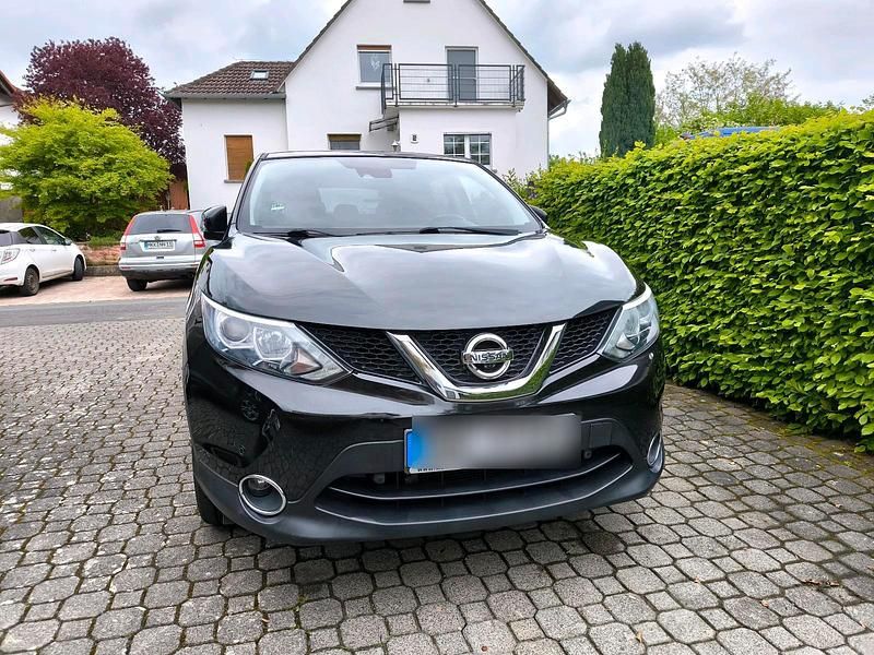 Gebraucht Nissan Qashqai 115 PS (84 kW) 2015 Schwarz SUV