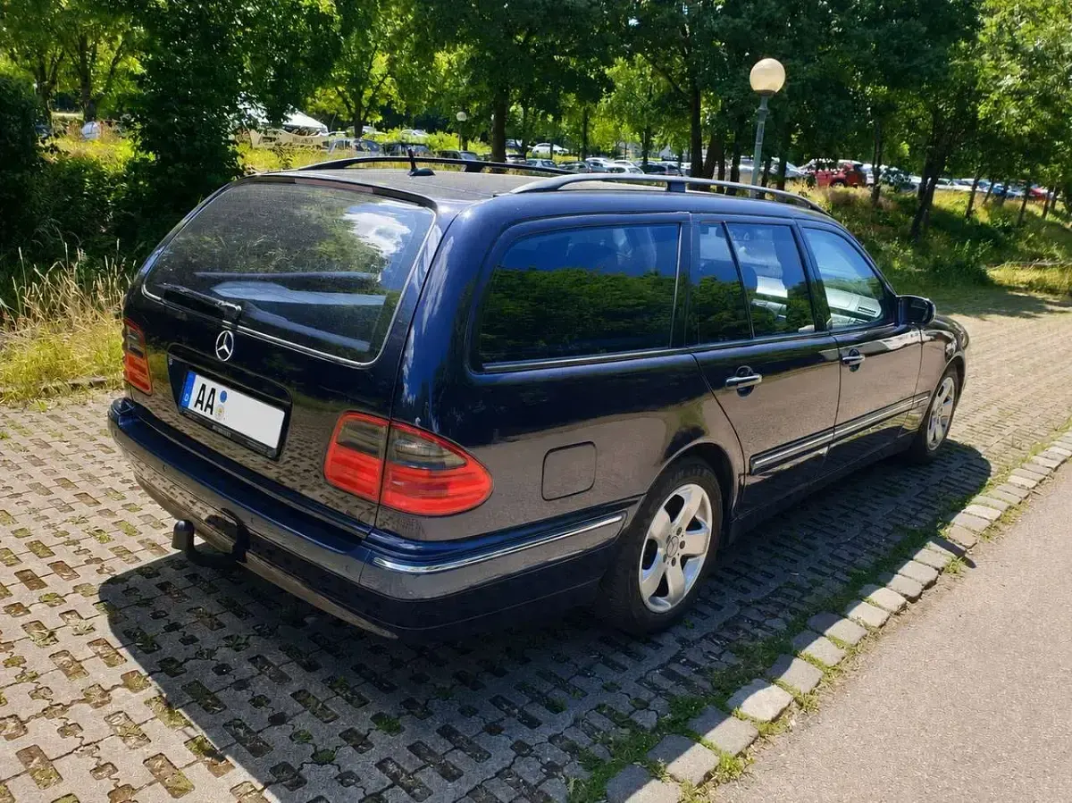 Gebraucht Mercedes E270 Elegance 170 PS (125 kW) 2002 Blau Kombi