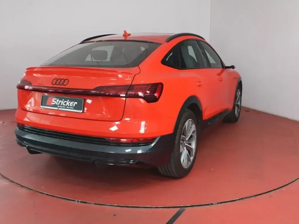 Gebraucht Audi e-tron Sportback S-Line 300 kW (408 PS) 2021 Catalunyarot metallic (metallic) SUV