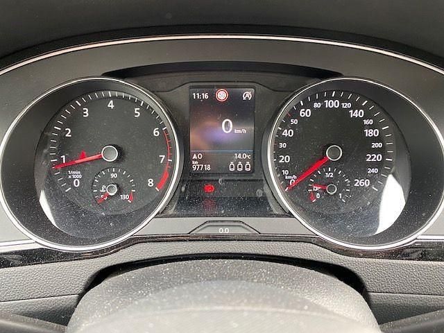 Gebraucht VW Passat IQ Drive 150 PS (110 kW) 2022 Pyritsilber metallic (metallic) Kombi