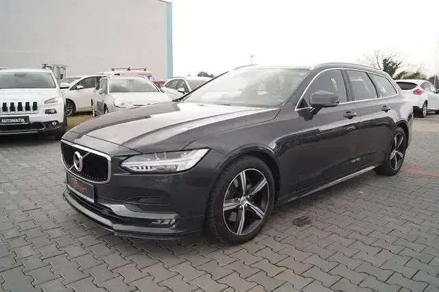 Gebraucht Volvo V90 Momentum 235 PS (172 kW) 2018 Grau Kombi