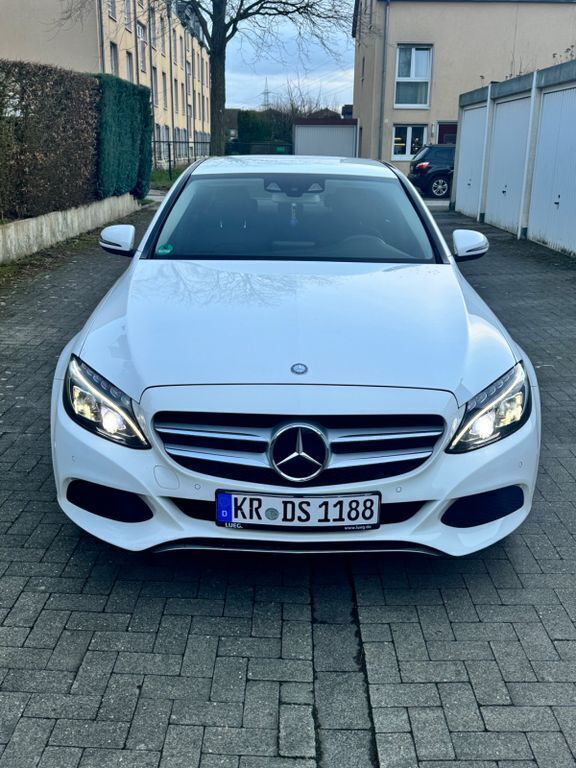 Weiß Gebraucht 2015 Mercedes C200 Avantgarde Limousine | 16.000 € (Guter Preis) - Bild 1/4