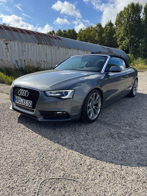 Grau Gebraucht 2014 Audi A5 Cabriolet Ambiente Cabrio | 18.900 € (Teuer) - Bild 1/4