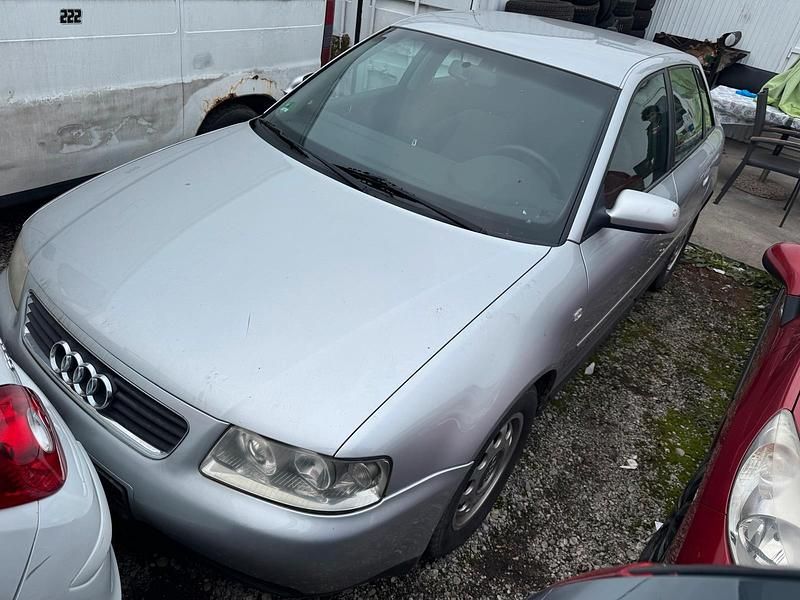 Silber Gebraucht 2003 Audi A3 Kleinwagen | 990 € (Superpreis) - Bild 1/4