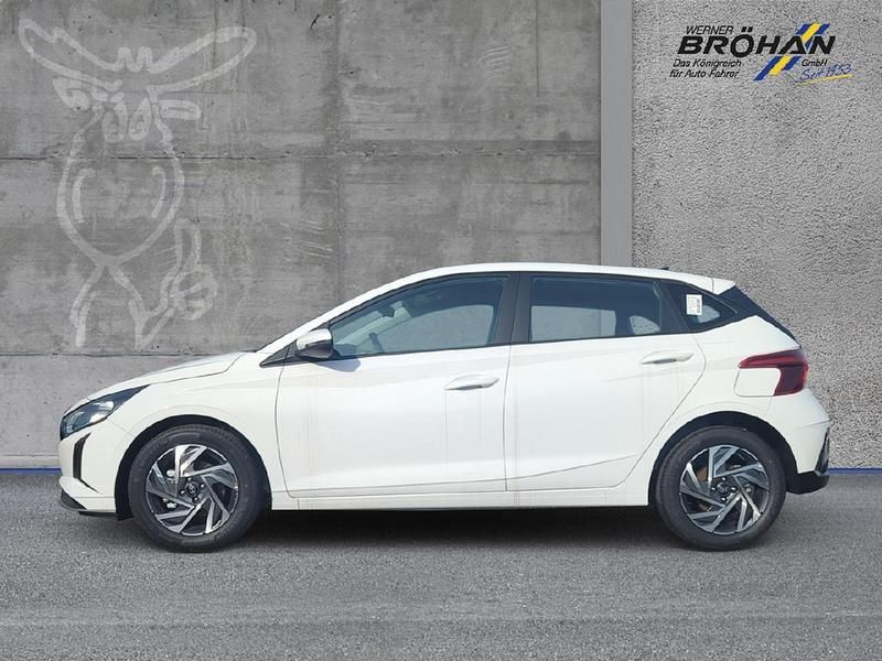 Gebraucht Hyundai i20 Trend 101 PS (74 kW) 2024 Weiß Limousine