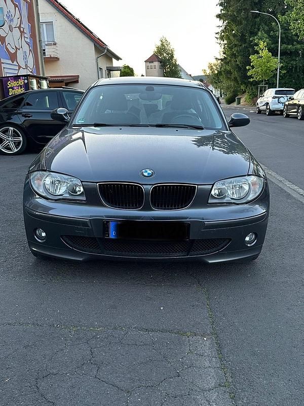 Grau Gebraucht 2006 BMW 120 Kleinwagen | 2.900 € (Guter Preis) - Bild 1/4