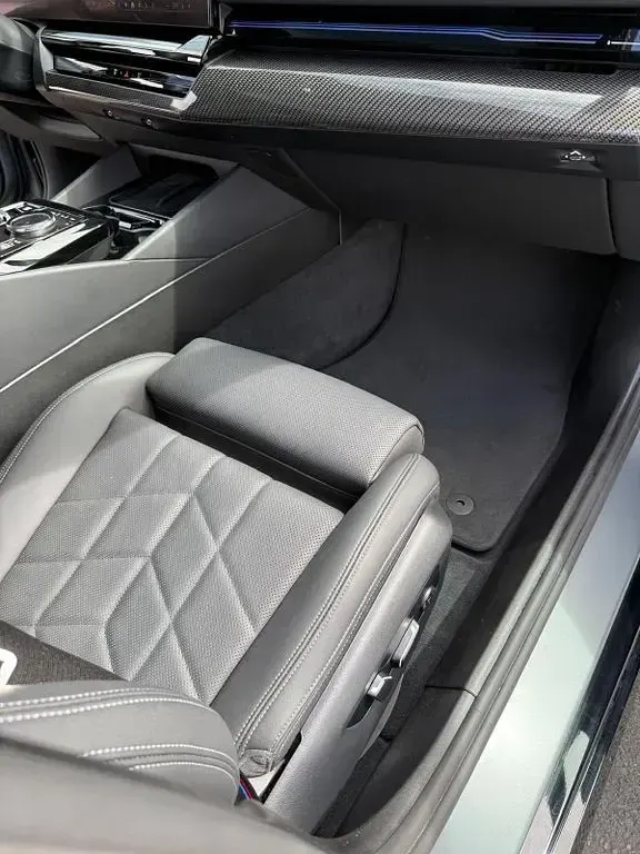 Gebraucht BMW 520 M Sport 197 PS (144 kW) 2024 Grau Limousine