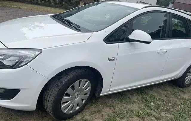 Gebraucht Opel Astra Selection 116 PS (85 kW) 2016 Weiß Kombi