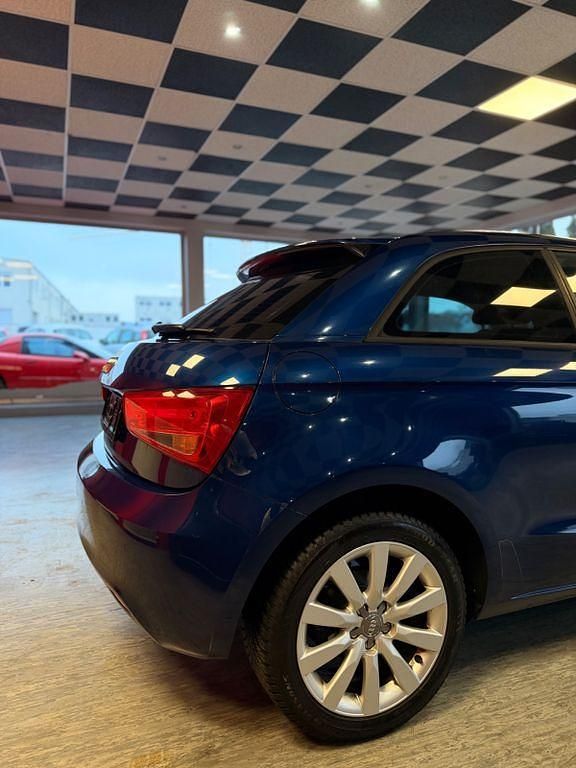 Gebraucht Audi A1 Attraction 90 PS (66 kW) 2014 Blau Limousine