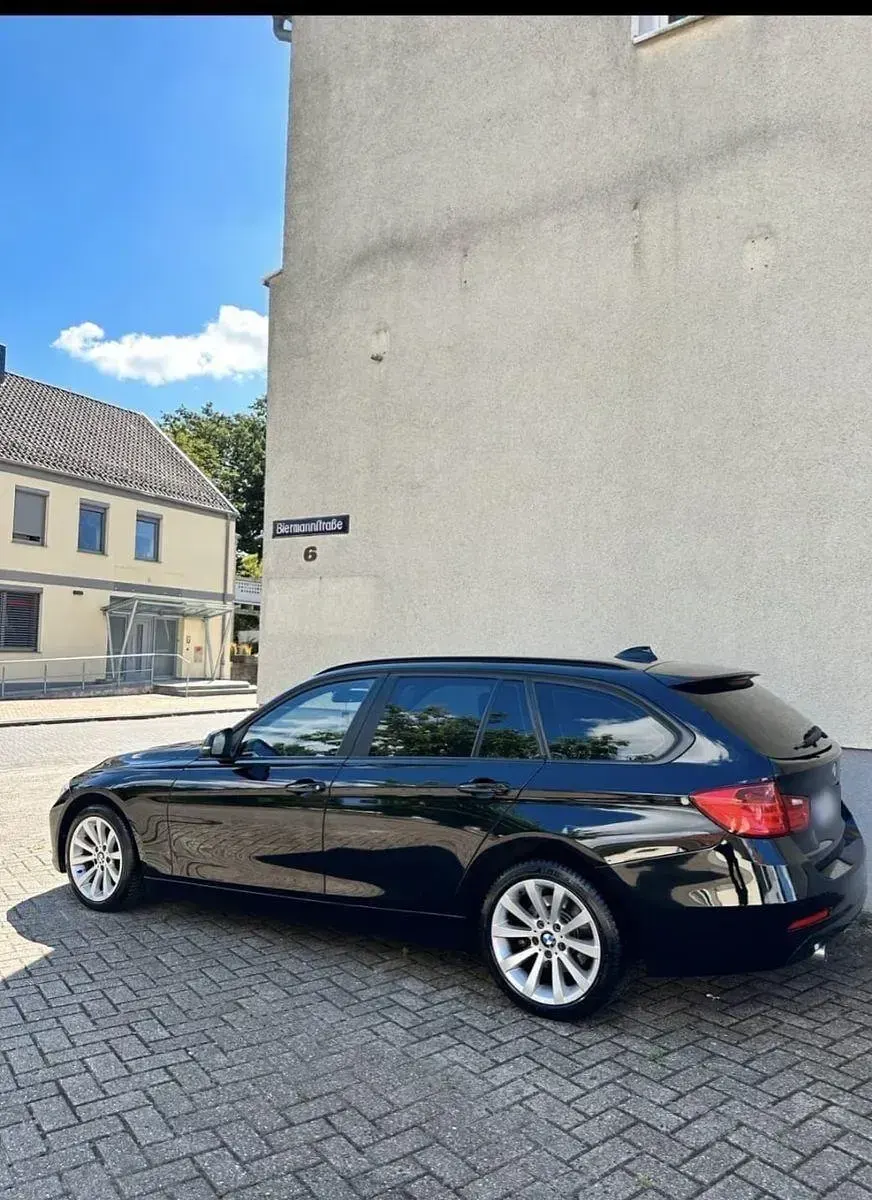 Gebraucht BMW 318 143 PS (105 kW) 2013 Schwarz Kombi