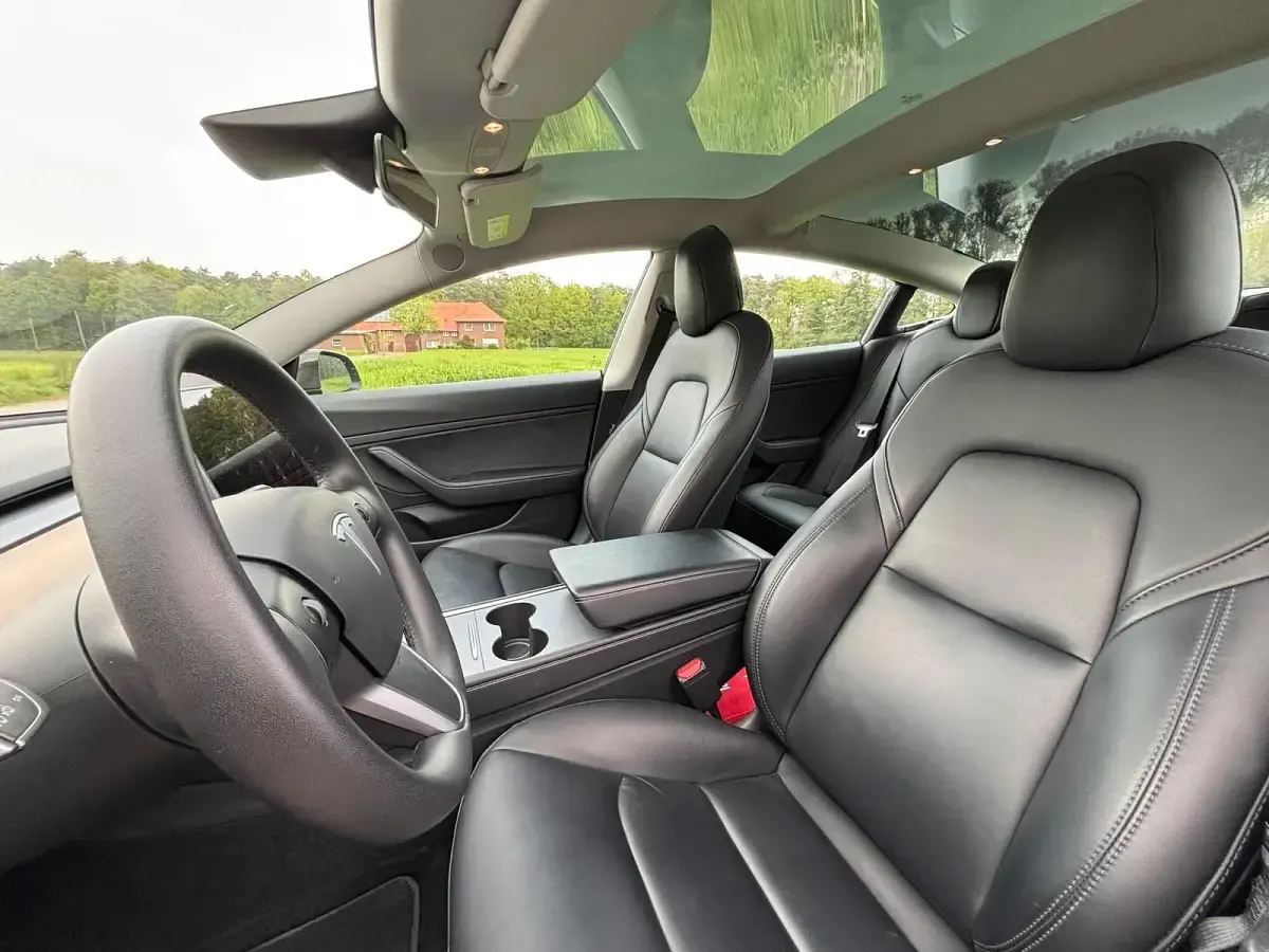 Second-hand Tesla Model 3 323 kW (440 CP) 2020 Negru Berlinǎ