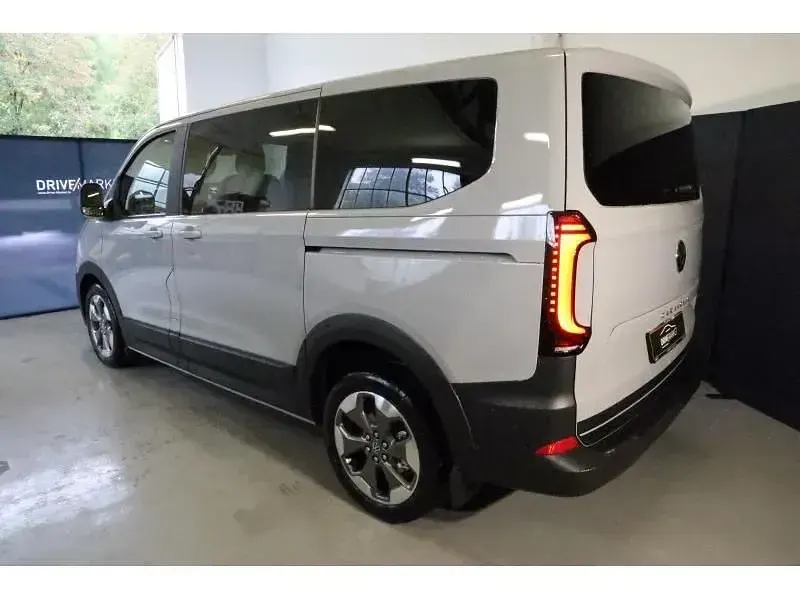 Gebraucht VW Caravelle Life 150 PS (110 kW) 2025 Grau Van