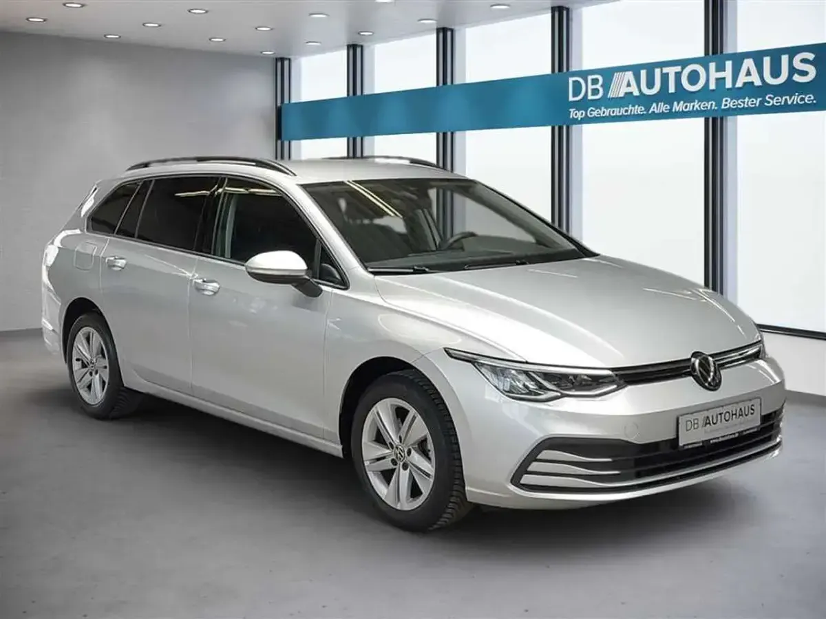 Gebraucht VW Golf VIII Life 110 PS (80 kW) 2024 Silber Kombi