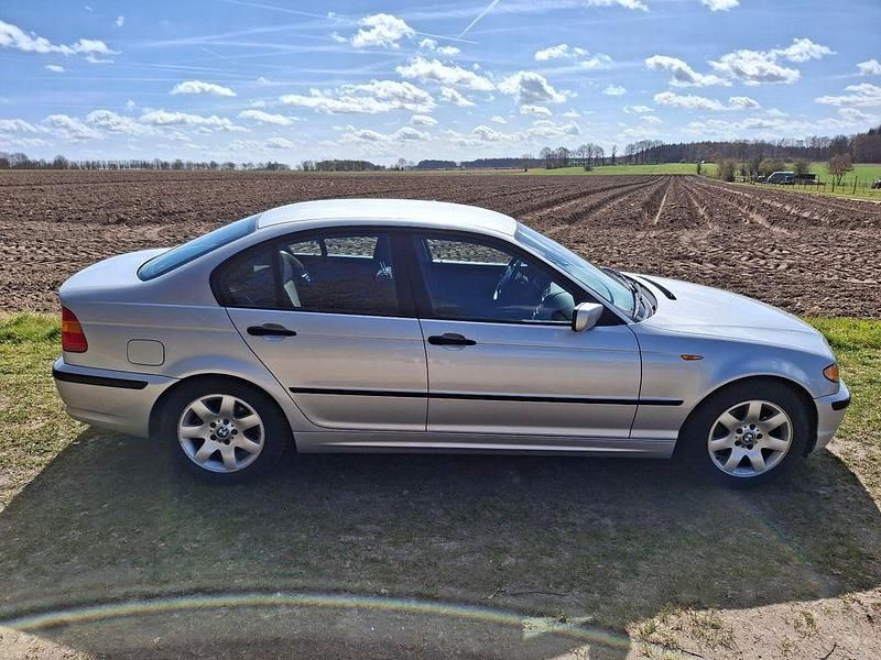 Gebraucht BMW 318 143 PS (105 kW) 2002 Silber Limousine