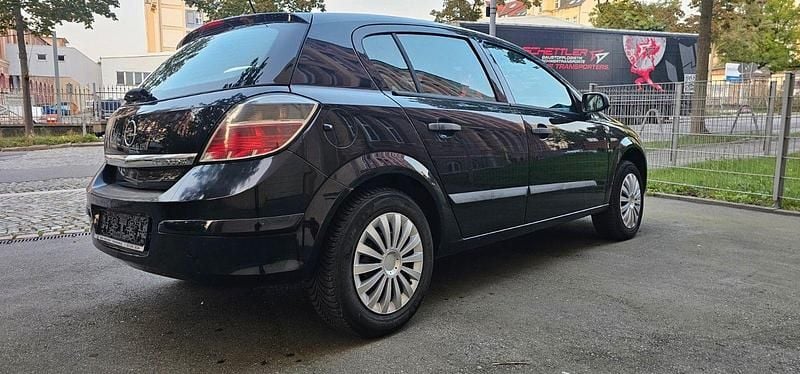 Gebraucht Opel Astra Edition 90 PS (66 kW) 2009 Schwarz Limousine