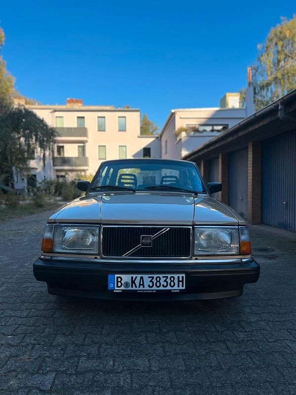 Gebraucht Volvo 240 120 PS (88 kW) 1985 Beige Limousine