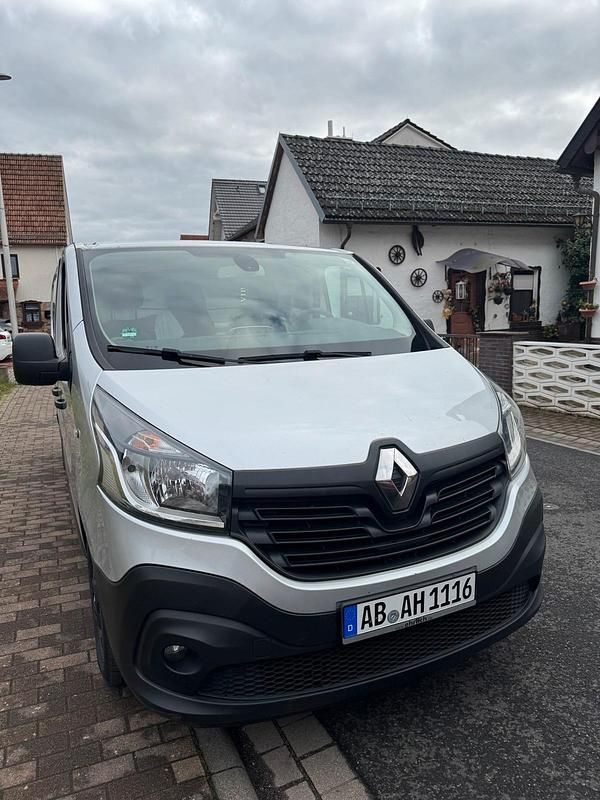 Silber Gebraucht 2016 Renault Traffic Van / Kleinbus | 10.400 € - Bild 1/4