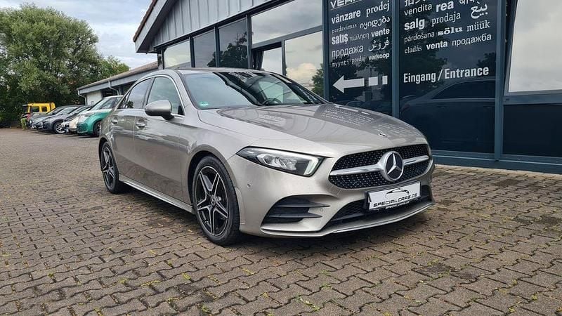 Silber Gebraucht 2020 Mercedes A200 AMG line Limousine | 22.990 € (Fairer Preis) - Bild 1/4