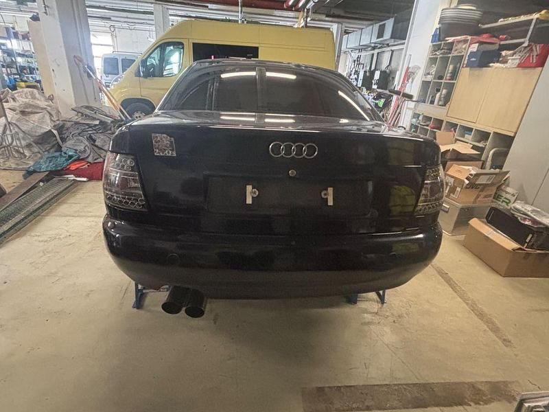 Używany Audi A4 101 KM (74 kW) 1996 Purpurowy Sedan/Limuzyna