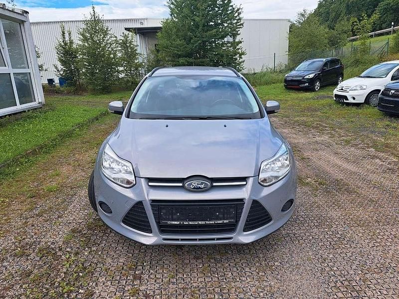Gebraucht Ford Focus S 125 PS (91 kW) 2013 Micastonesilber metallic Kombi