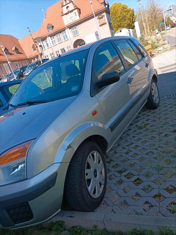 Grau Gebraucht 2006 Ford Fusion Kombi | 750 € (Superpreis) - Bild 1/4