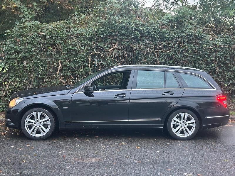 Schwarz Gebraucht 2012 Mercedes C180 Kombi | 7.900 € - Bild 1/4
