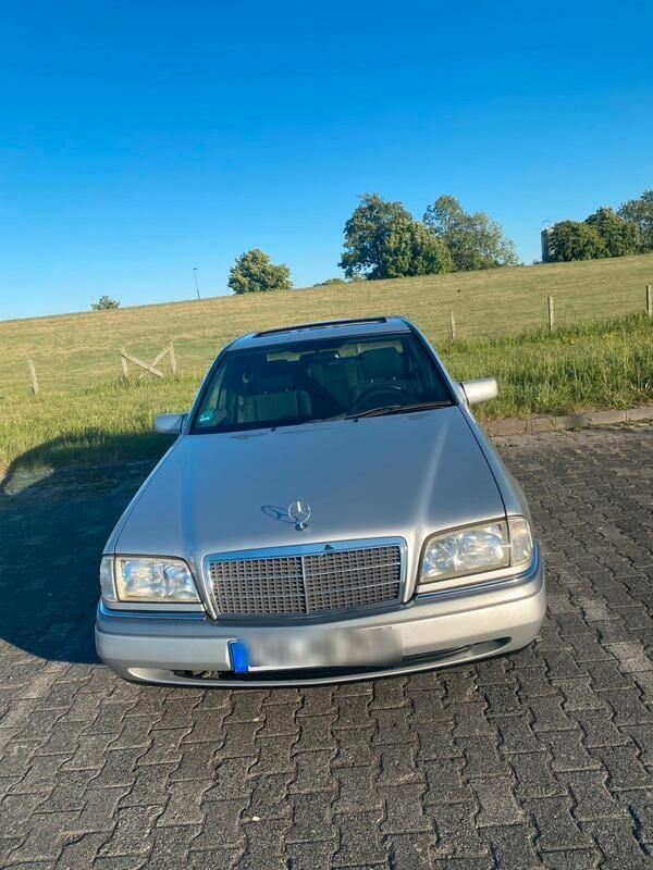 Silber Gebraucht 1996 Mercedes C180 Limousine | 4.400 € (Teuer) - Bild 1/4