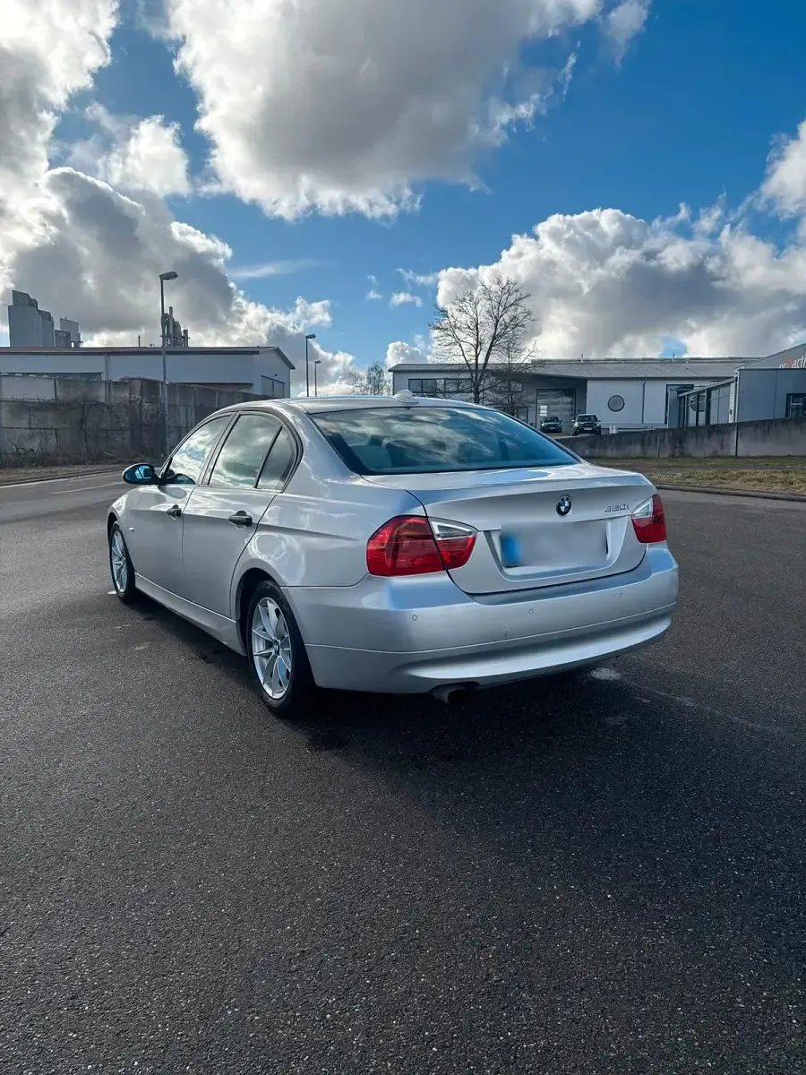 Gebraucht BMW 320 Basis 150 PS (110 kW) 2005 Grau Limousine