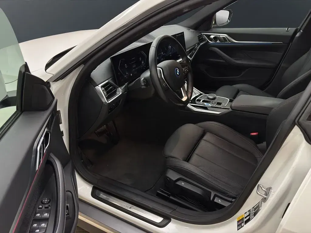 Używany BMW i4 210 kW (286 KM) 2023 Biały Sedan/Limuzyna