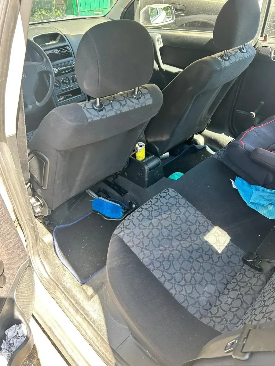 Używany Opel Astra 75 KM (55 kW) 2000 Srebrny Sedan/Limuzyna