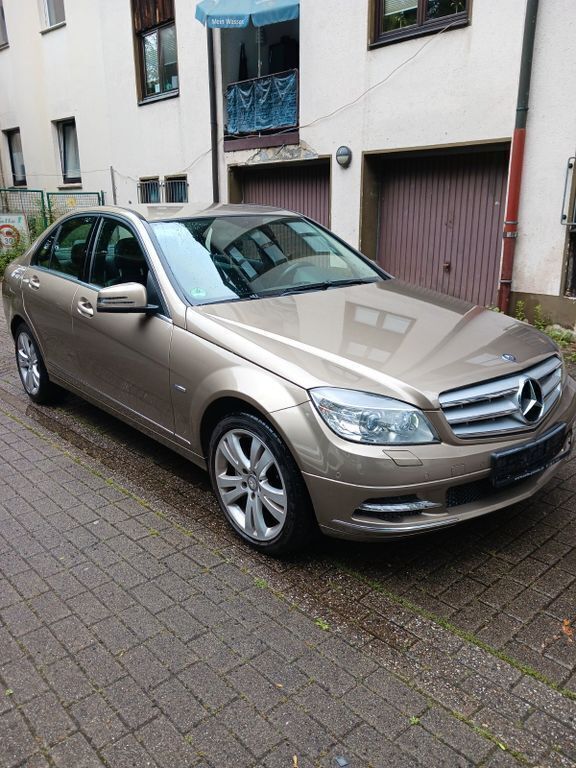 Gold Gebraucht 2011 Mercedes C220 Avantgarde Limousine | 8.800 € (Superpreis) - Bild 1/4