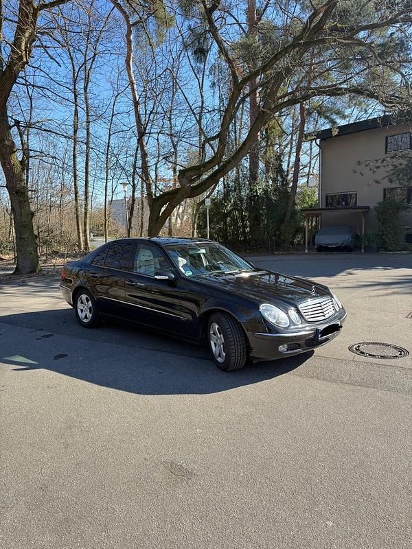 Gebraucht Mercedes E220 150 PS (110 kW) 2006 Schwarz Limousine
