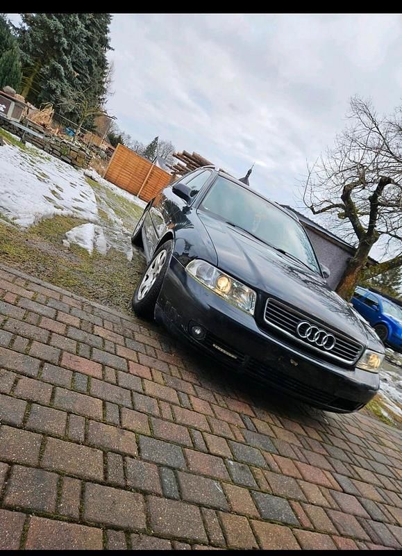 Gebraucht Audi A4 Basis 150 PS (110 kW) 2001 Schwarz Kombi