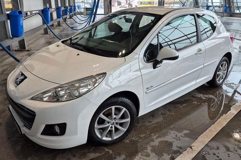 Weiß Gebraucht 2011 Peugeot 207 Urban Move Limousine | 3.100 € (Guter Preis) - Bild 1/4