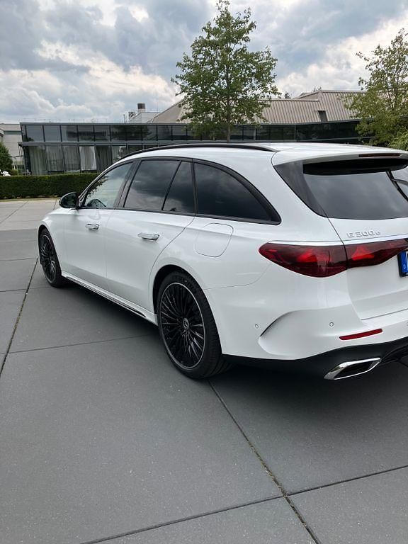 Gebraucht Mercedes E300 Advanced 204 PS (150 kW) 2025 Weiß Kombi