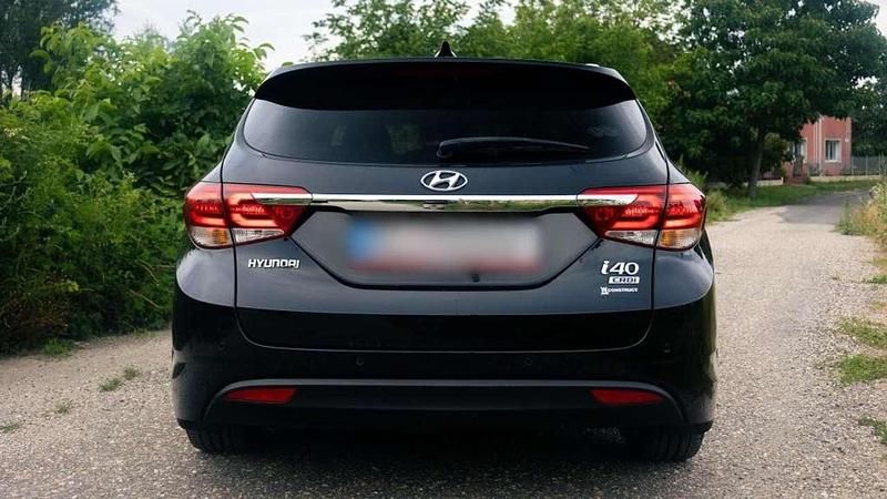 Gebraucht Hyundai i40 Premium 141 PS (103 kW) 2016 Schwarz Kombi