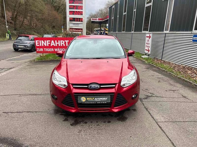 Gebraucht Ford Focus SYNC Edition 101 PS (74 kW) 2014 Candyrot metallic Kleinwagen