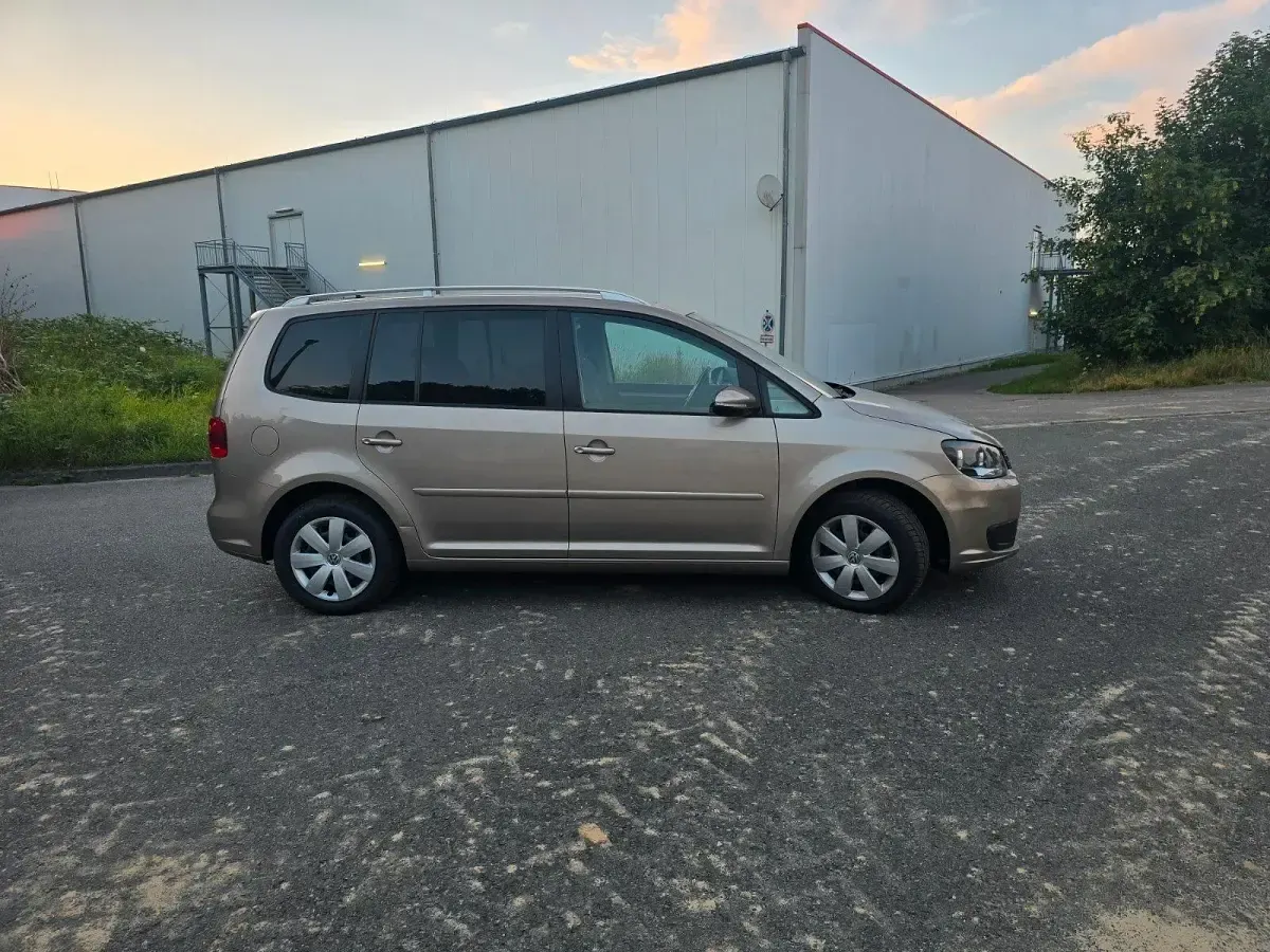 Gebraucht VW Touran Comfortline 140 PS (102 kW) 2013 Beige Van / Kleinbus