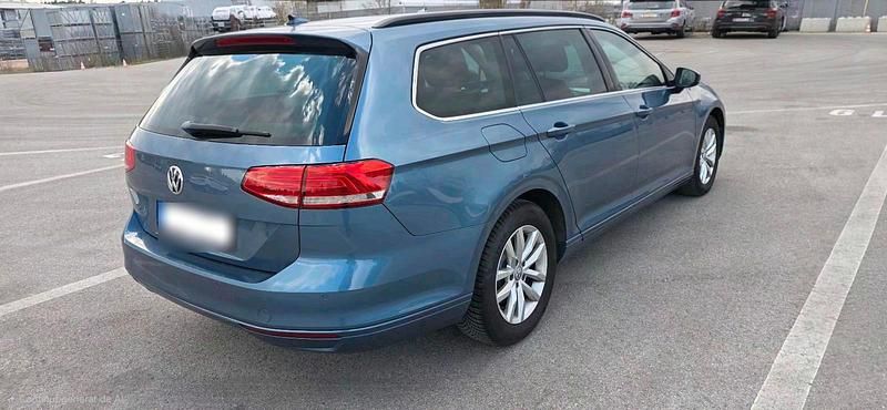 Gebraucht VW Passat Comfortline 150 PS (110 kW) 2015 Blau Kombi