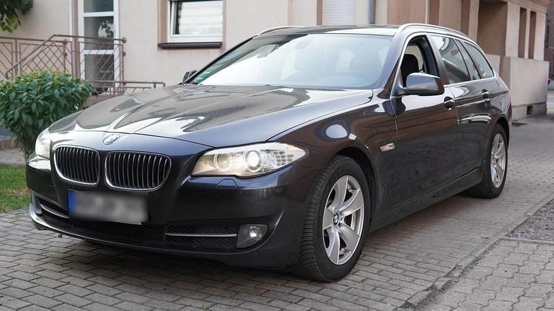 Grau Gebraucht 2011 BMW 525 Kombi | 8.300 € (Guter Preis) - Bild 1/4
